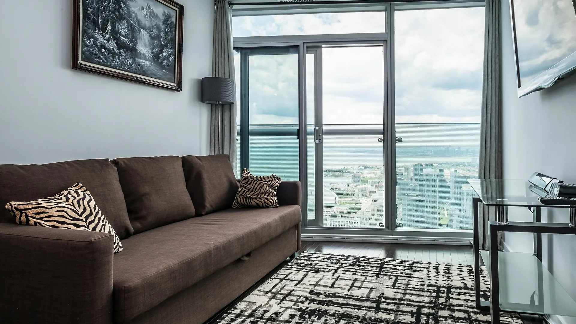 Quickstay - Condo In The Sky Toronto 4*,  Canada