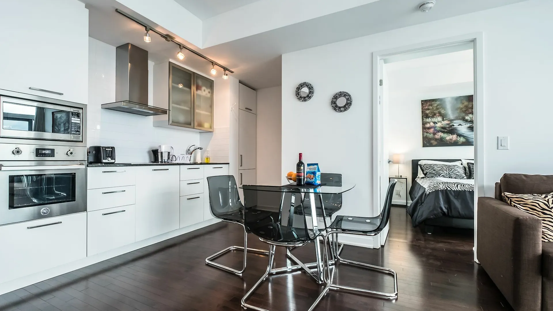 Quickstay - Condo In The Sky Toronto Hotel